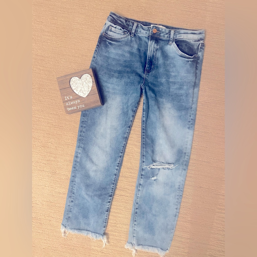 Vervet stonewash crop distress jeans, size 30